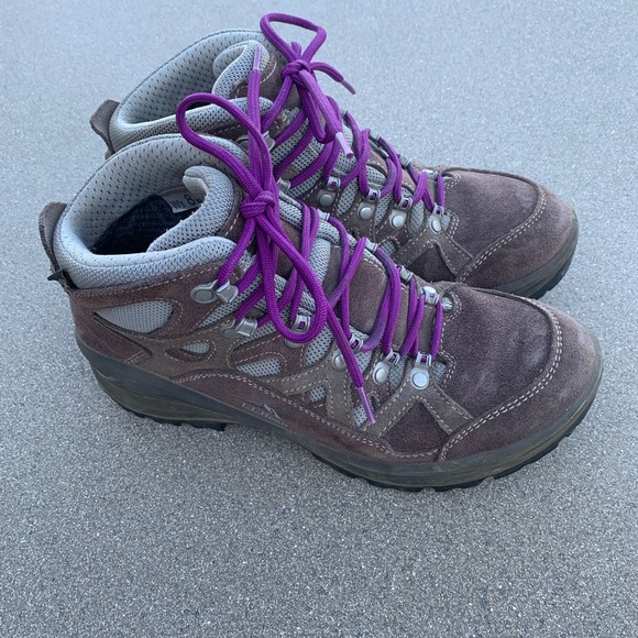 LL Bean women’s Gore-Tex hiking boots, size 8. - Picture 1 of 10